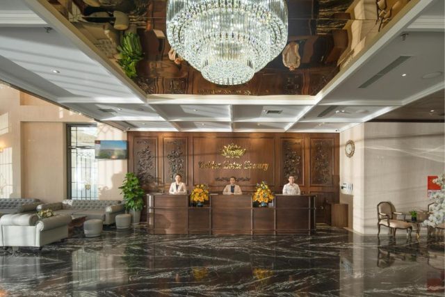 Đèn An Phước tô điểm nét đẹp hoàng gia tại Golden Lotus Grand Hotel